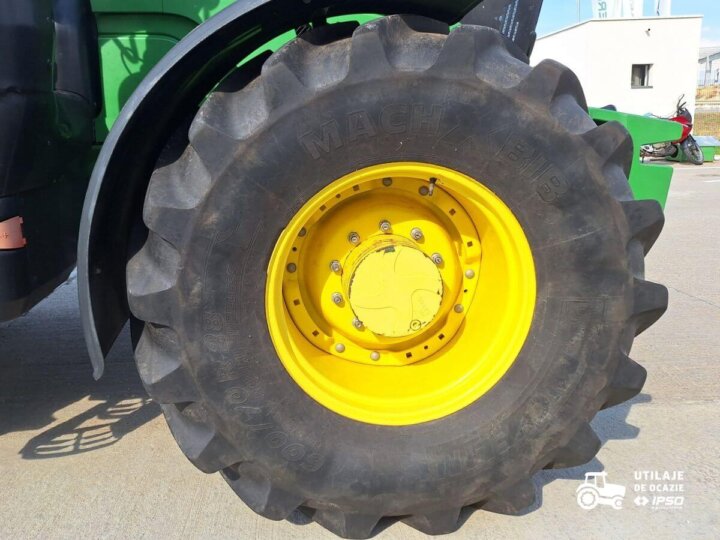 John Deere 6215R 24 1