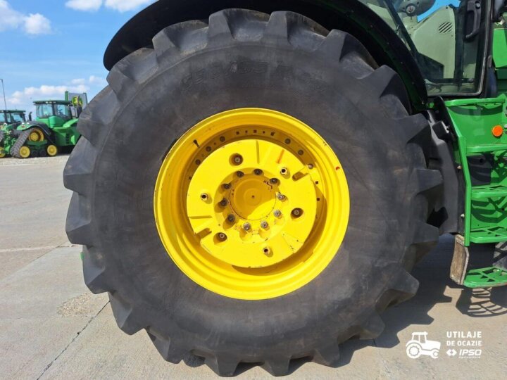 John Deere 6215R 25 1