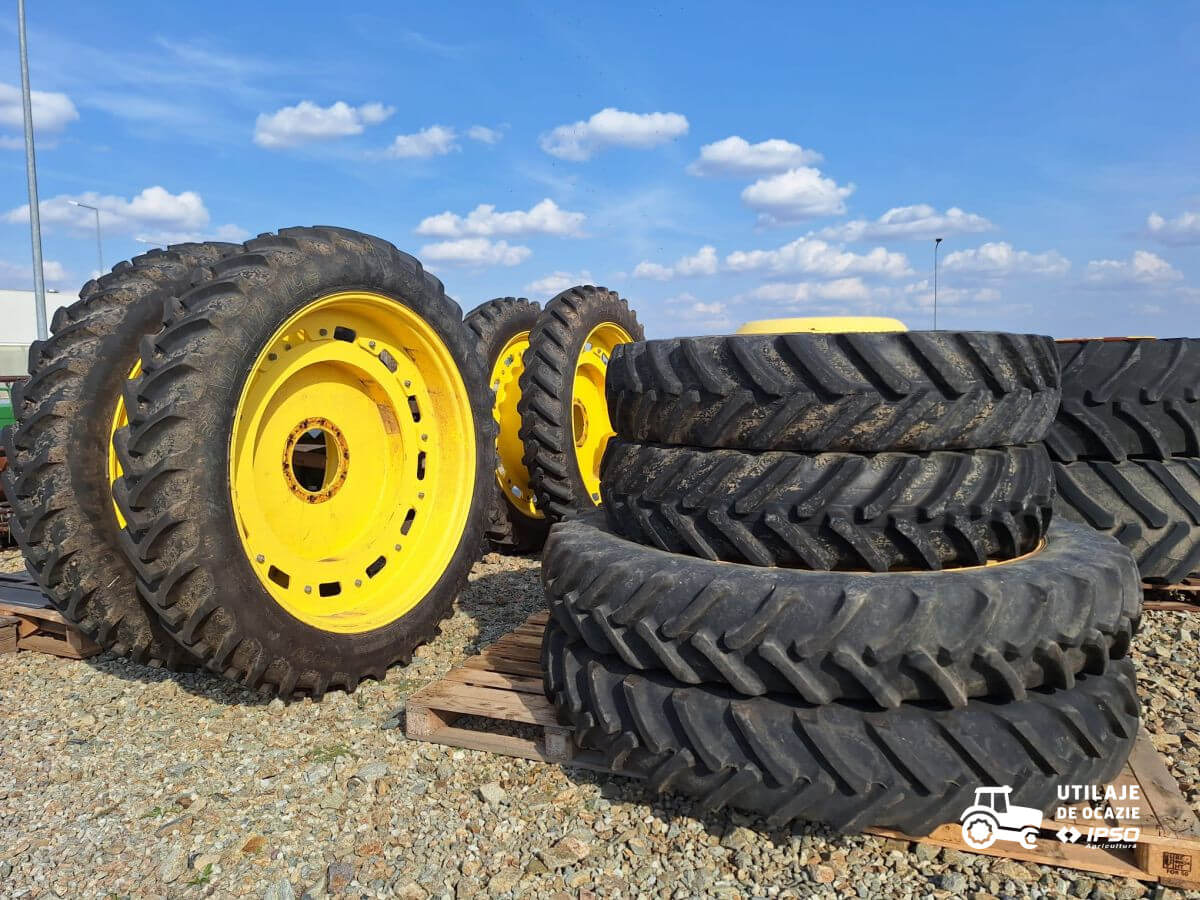 John Deere 6215R