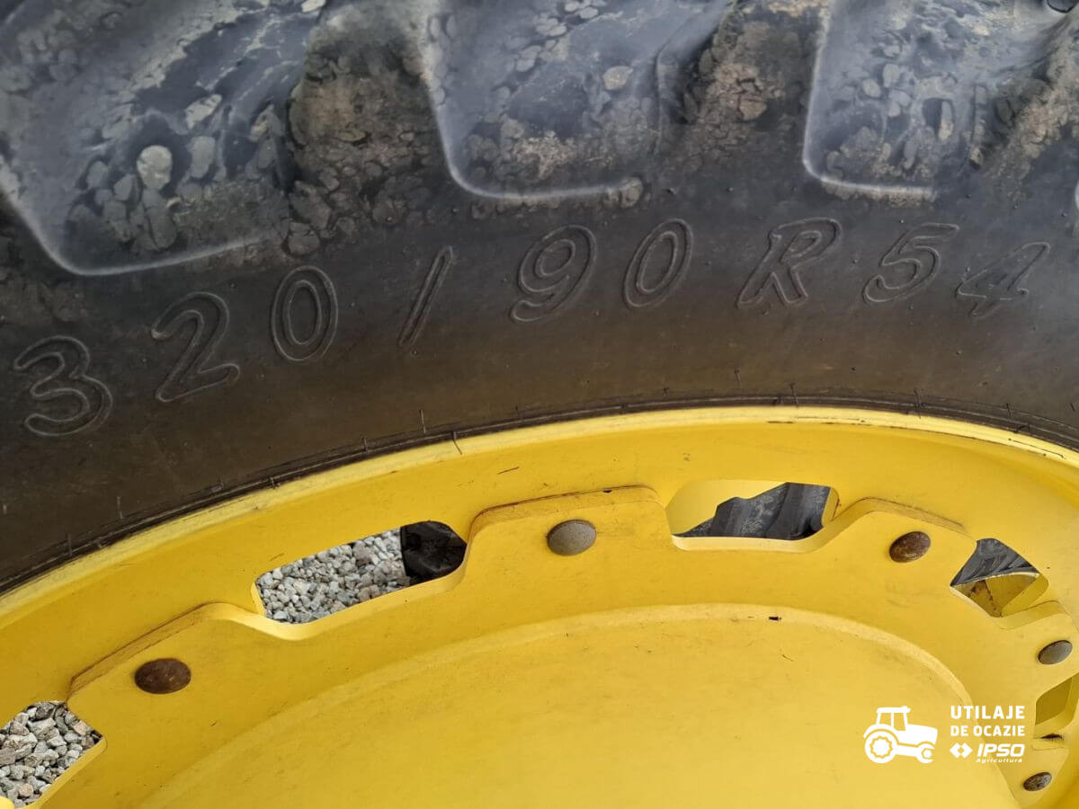 John Deere 6215R