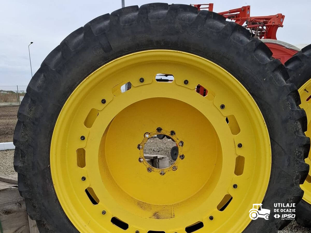 John Deere 6215R