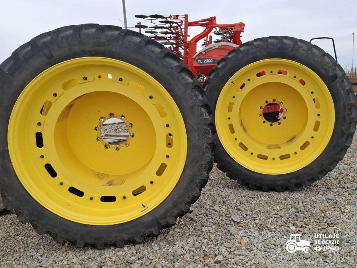 John Deere 6215R