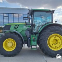 John Deere 6215R 3 1