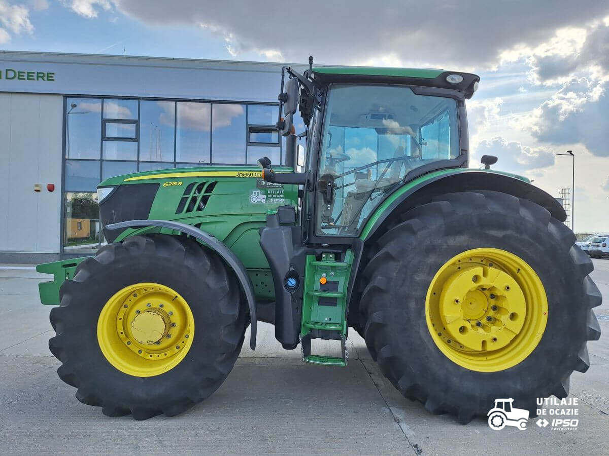 John Deere 6215R