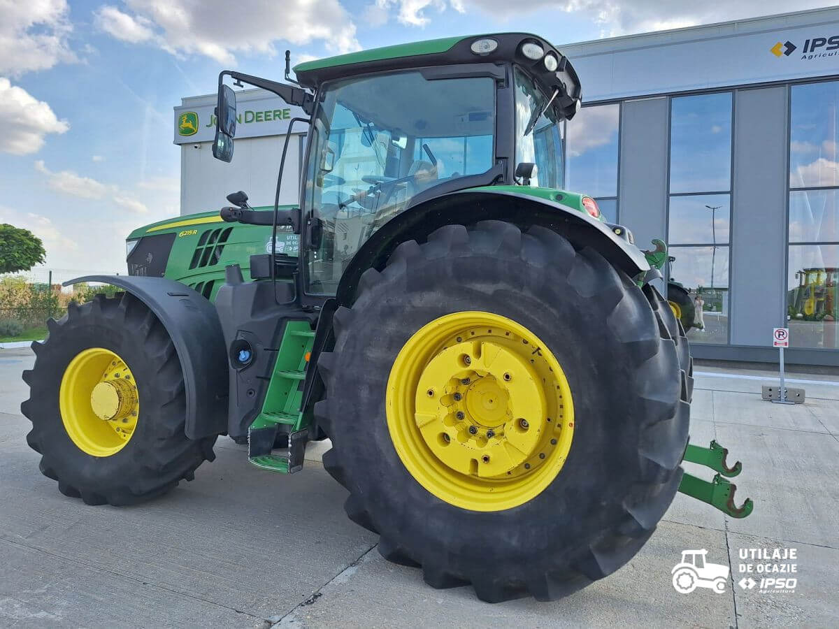 John Deere 6215R