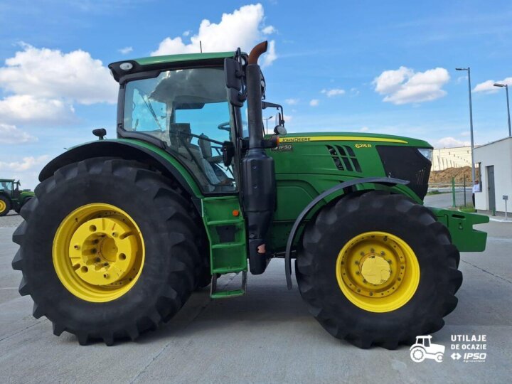 John Deere 6215R 7 1