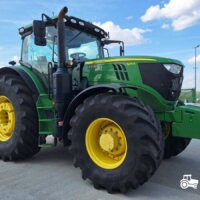 John Deere 6215R 8 1