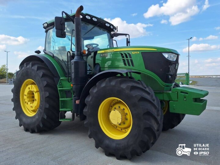 John Deere 6215R 8 1