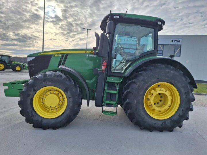 John Deere 7230R 2