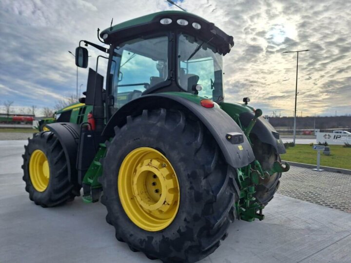 John Deere 7230R 3