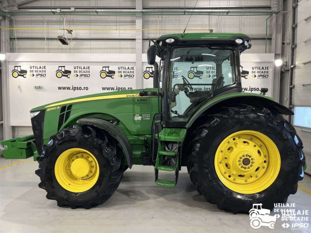 John Deere 8260R