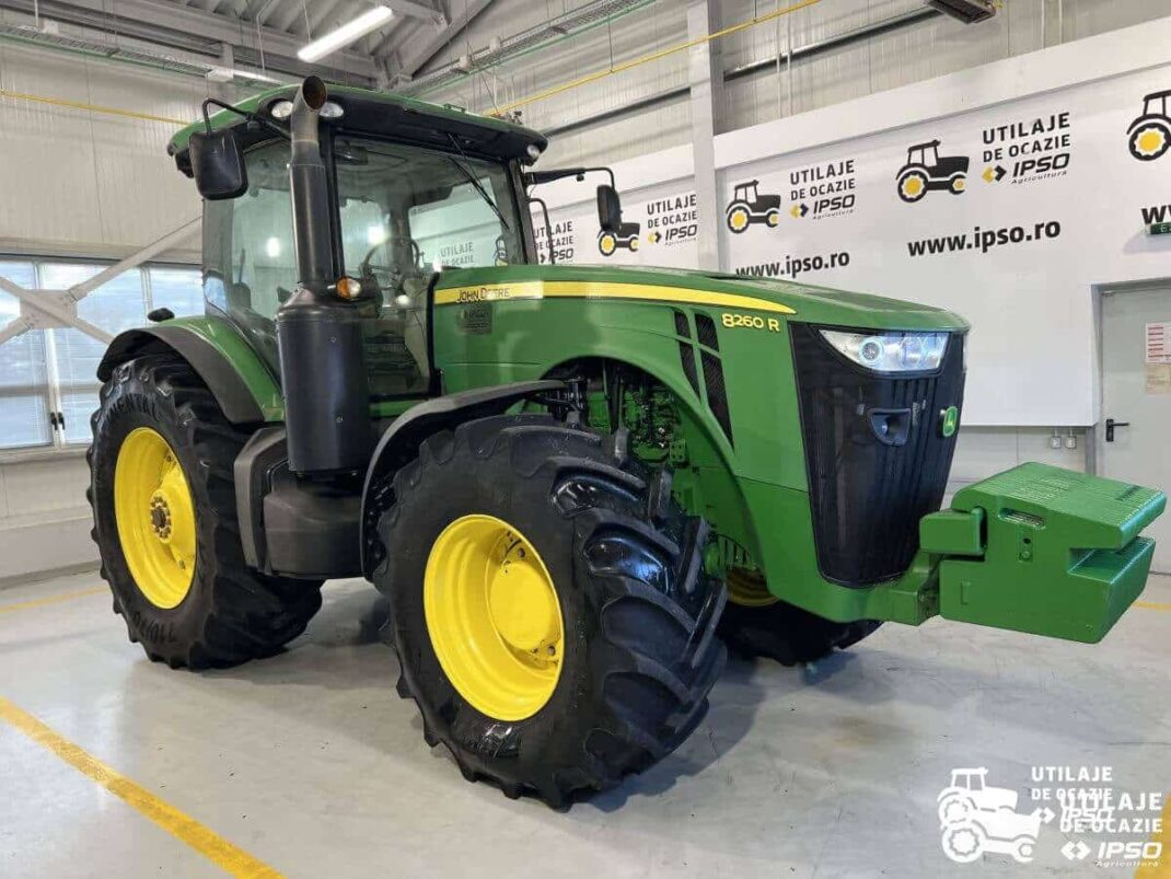 John Deere 8260R