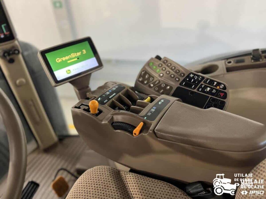 John Deere 8260R