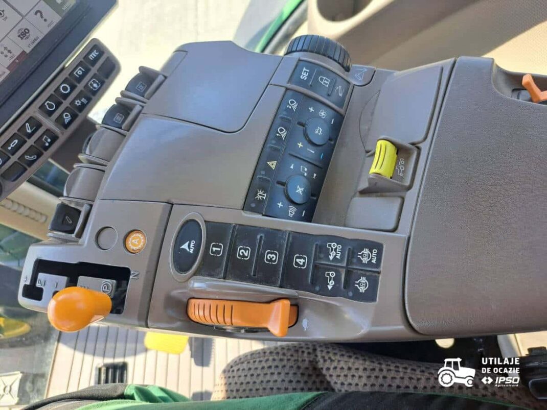 John Deere 8270R