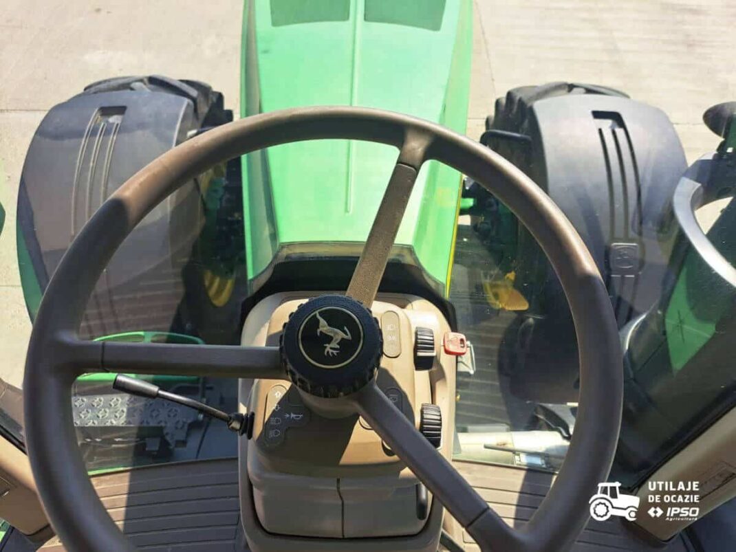 John Deere 8270R