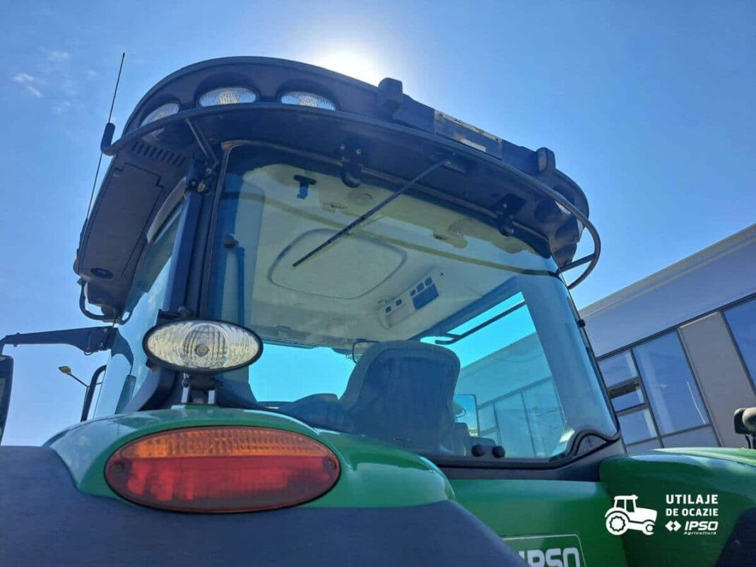 John Deere 8270R