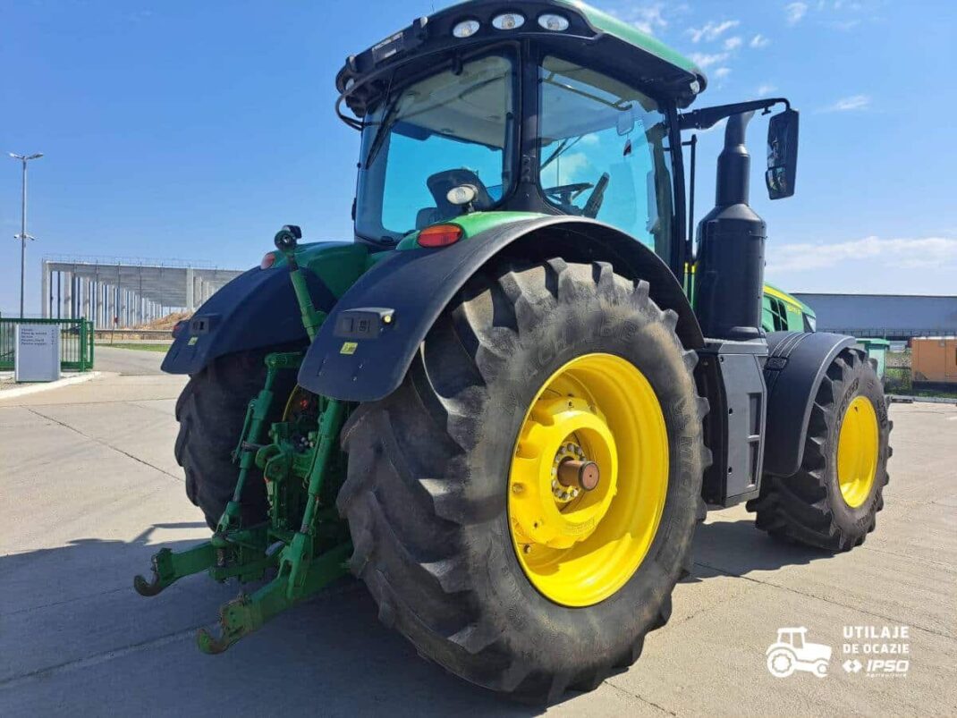 John Deere 8270R