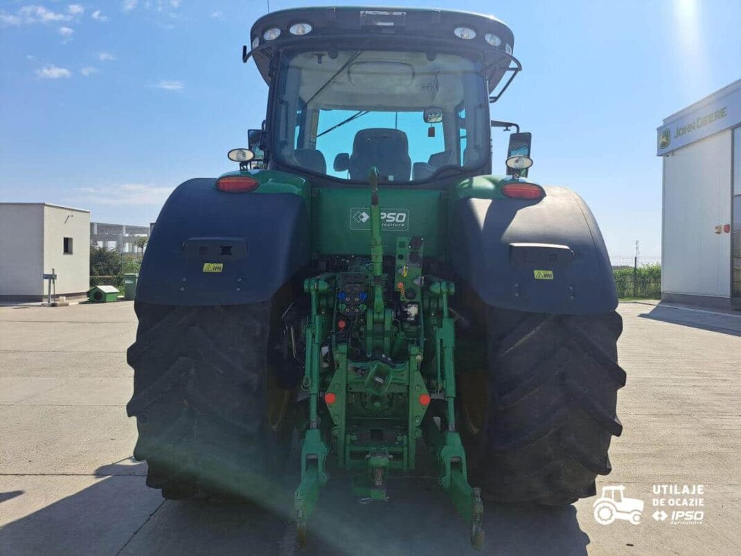 John Deere 8270R