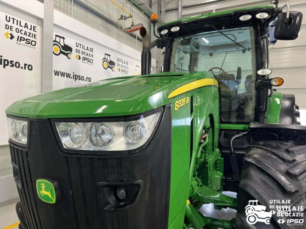 John Deere 8335R