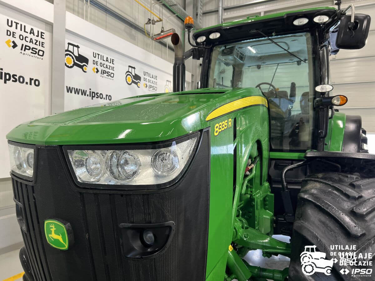 John Deere 8335R