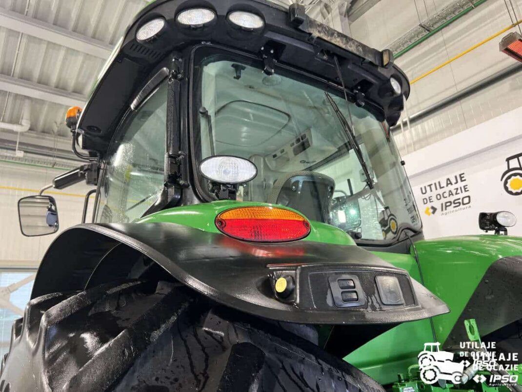 John Deere 8335R