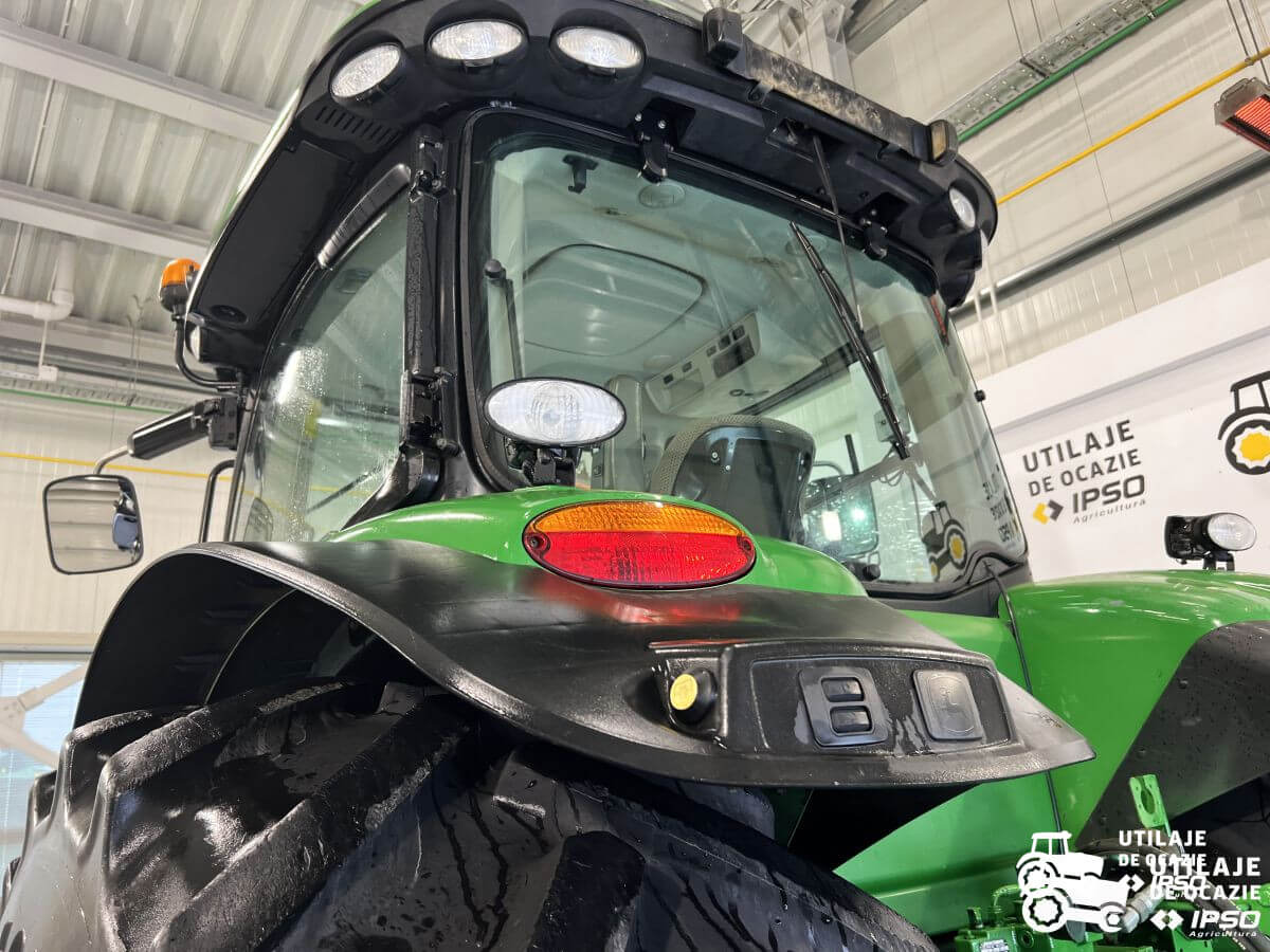 John Deere 8335R