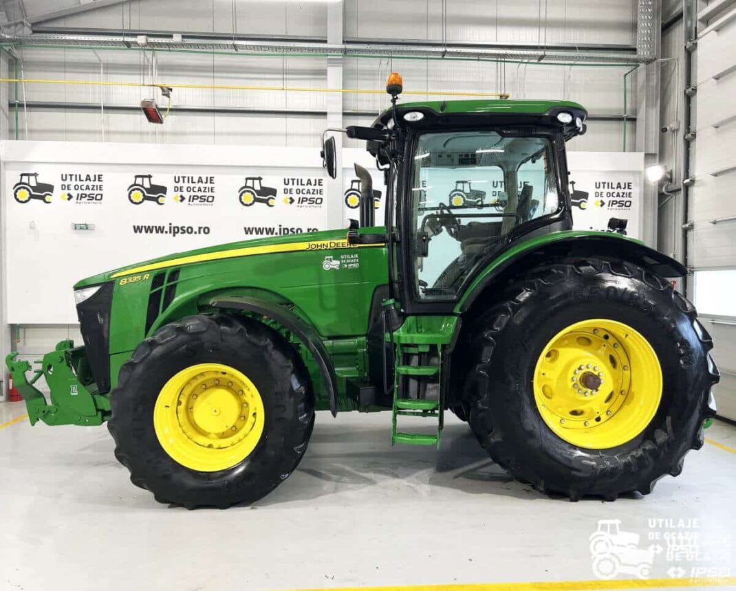 John Deere 8335R