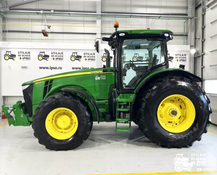 John Deere 8335R 2