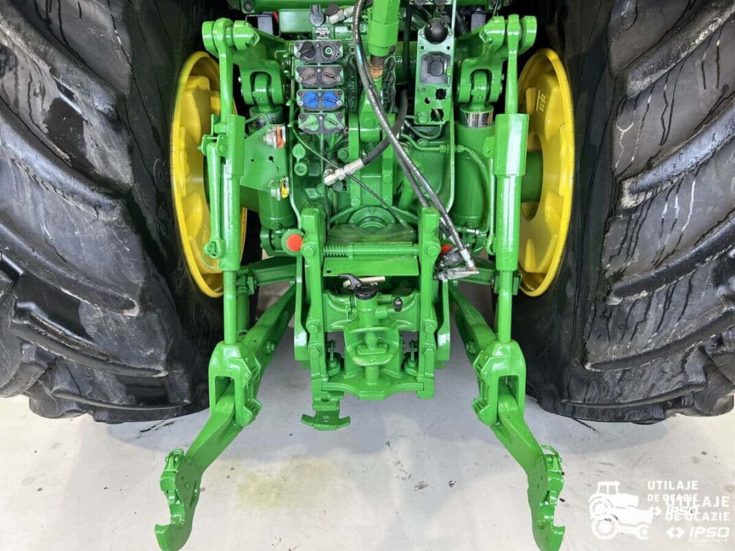 John Deere 8335R