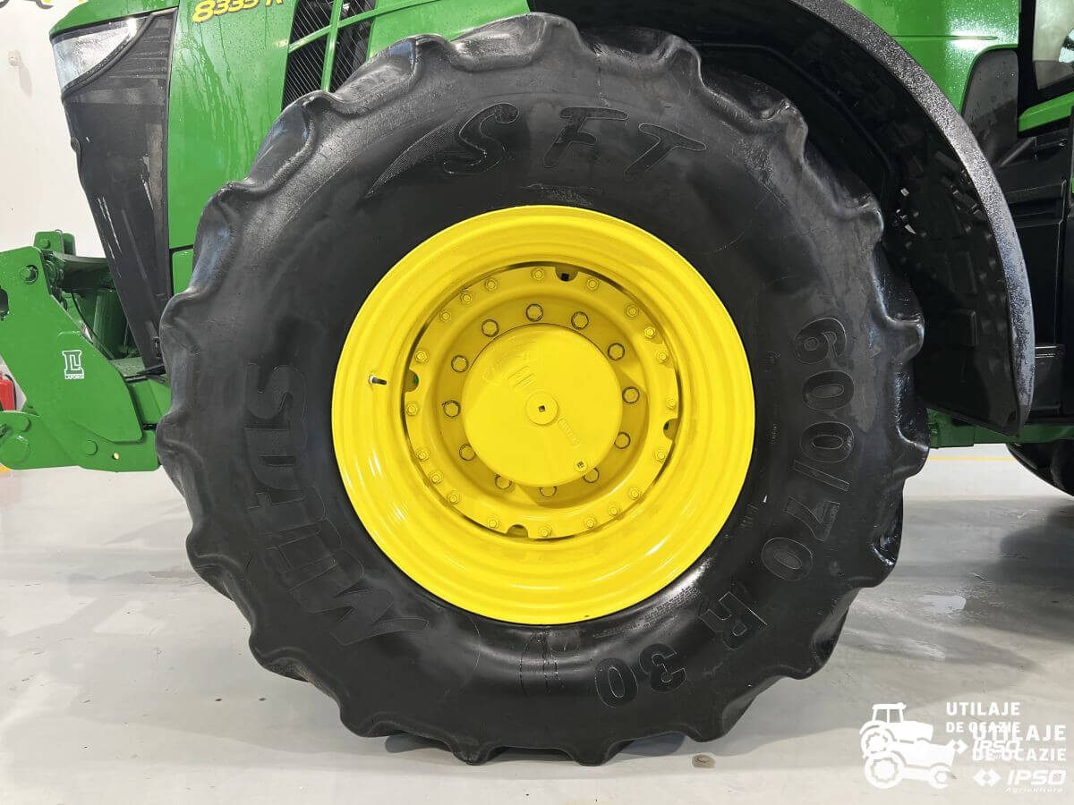 John Deere 8335R