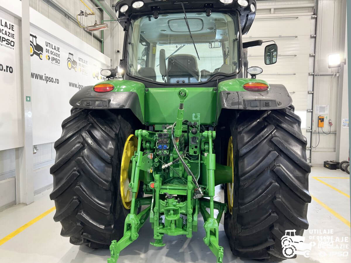 John Deere 8335R