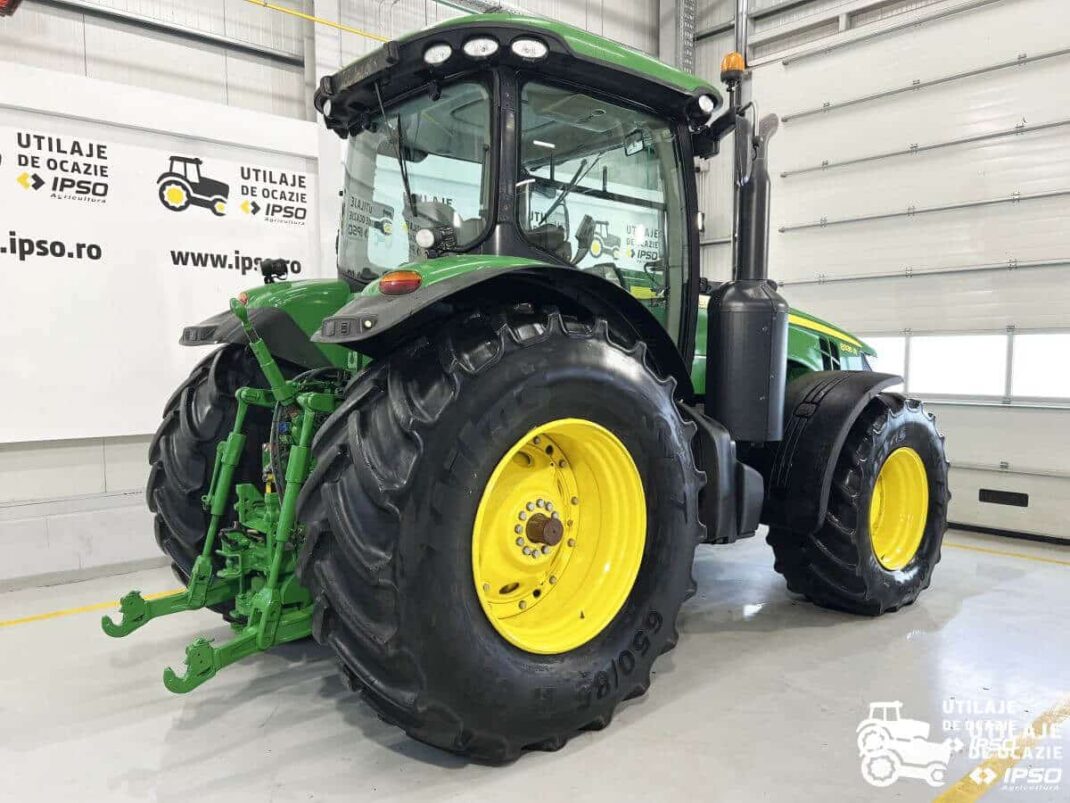 John Deere 8335R