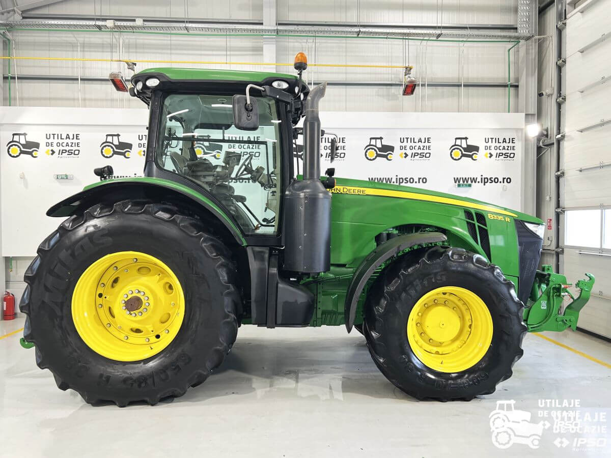 John Deere 8335R