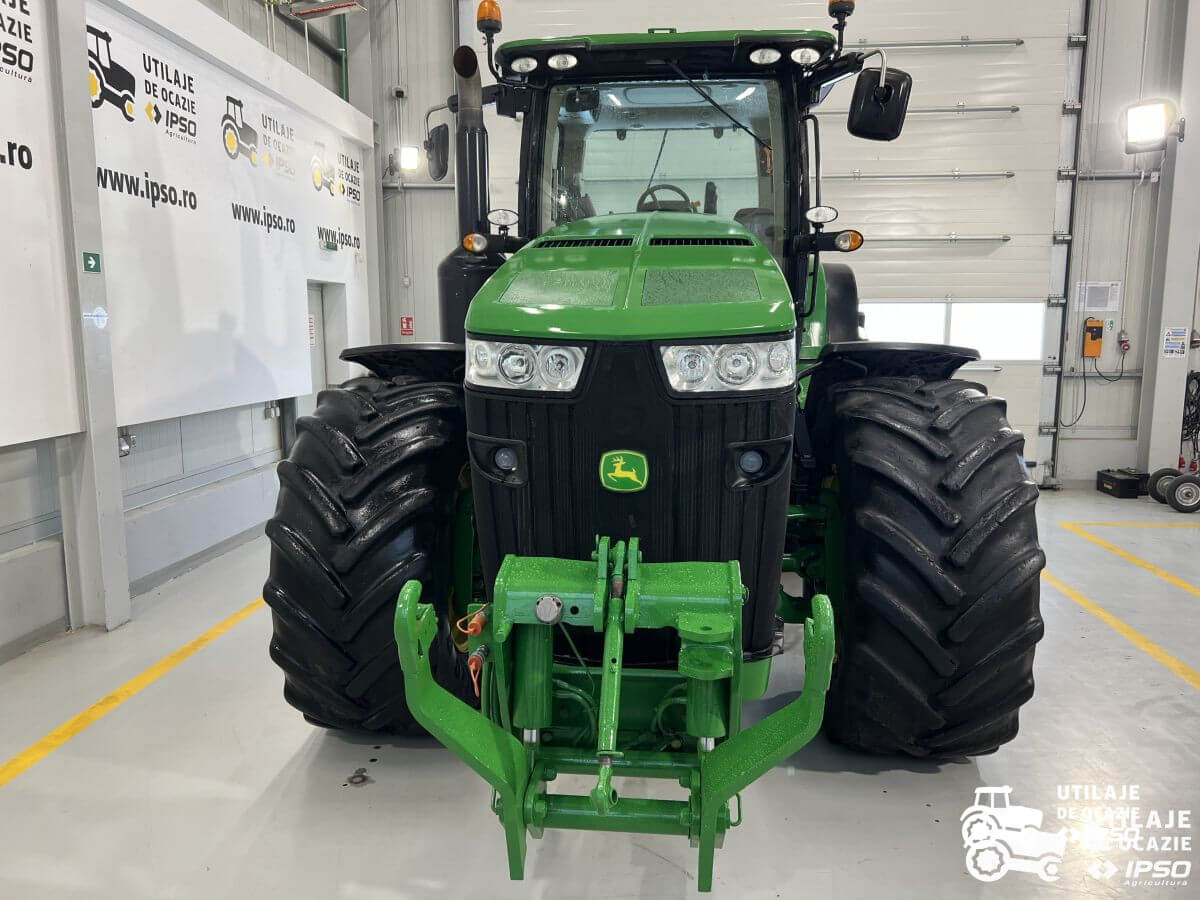John Deere 8335R