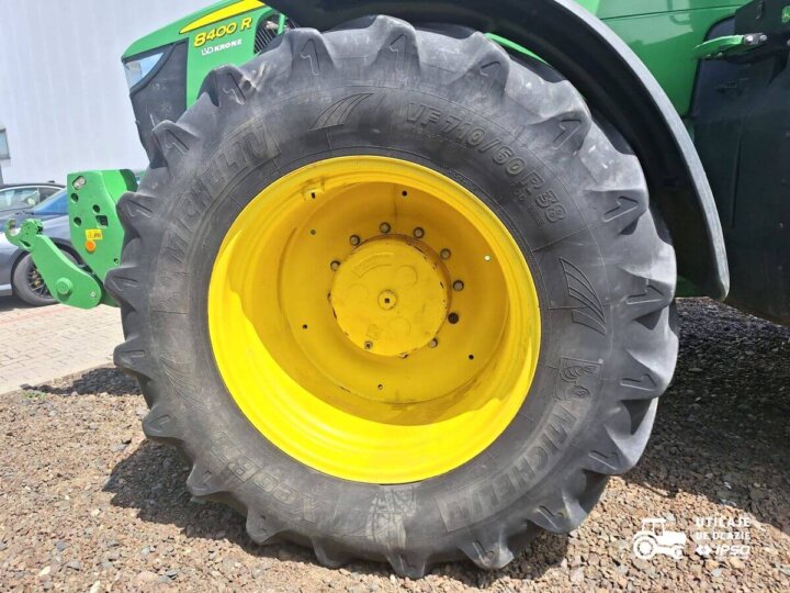 John Deere 8400R 17