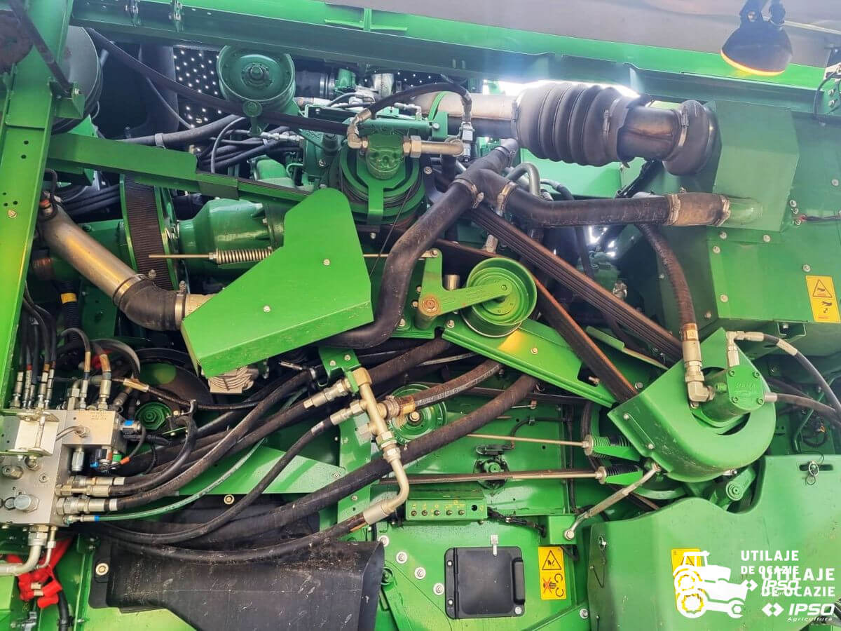 John Deere S780i + Header paioase