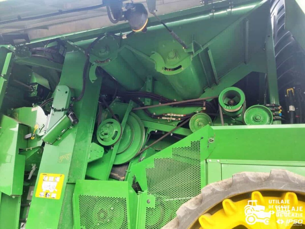 John Deere S780i + Header paioase
