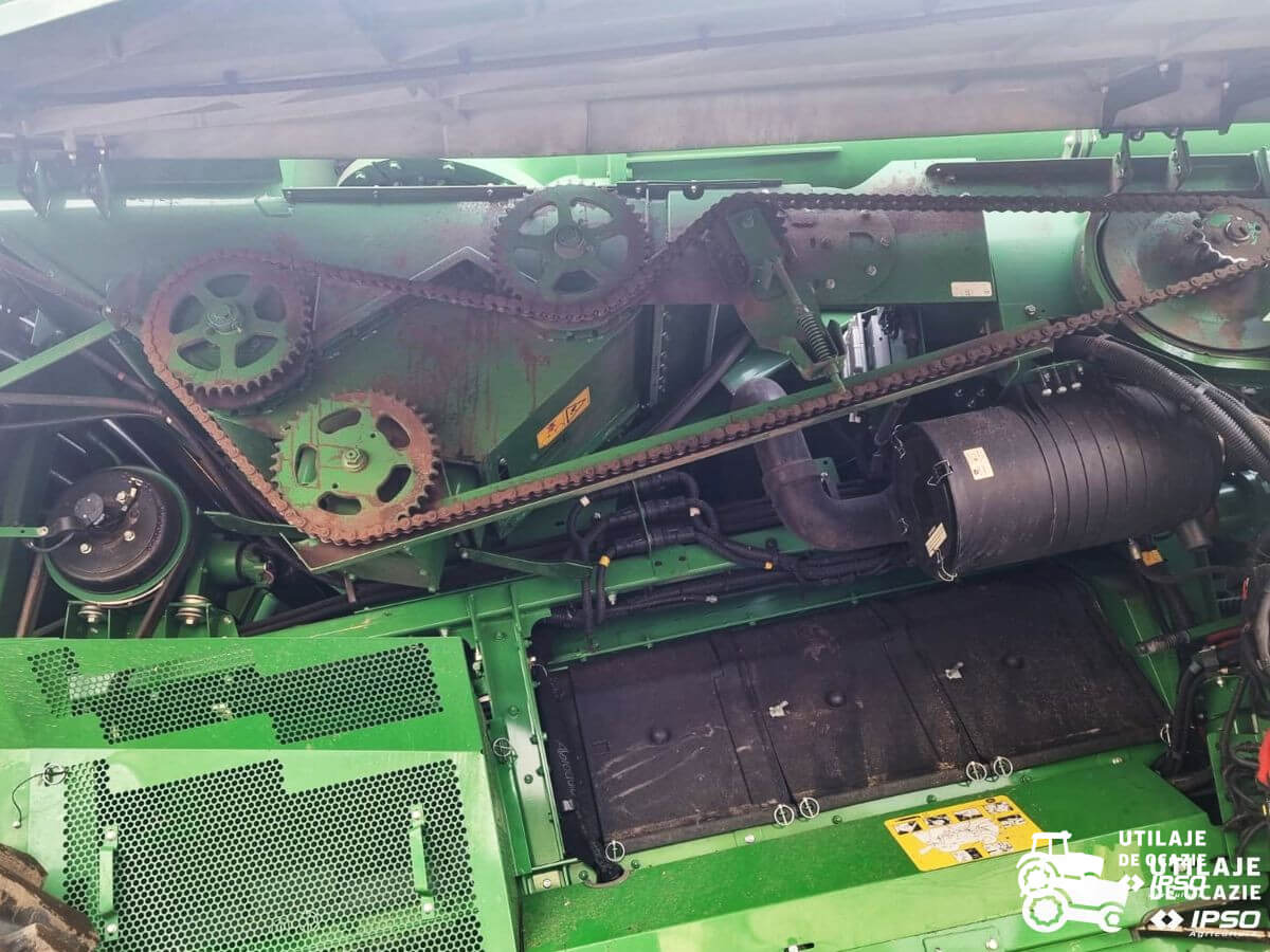John Deere S780i + Header paioase
