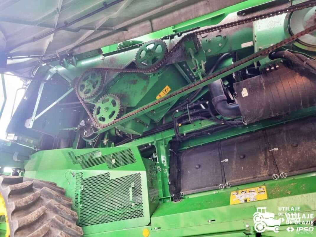 John Deere S780i + Header paioase
