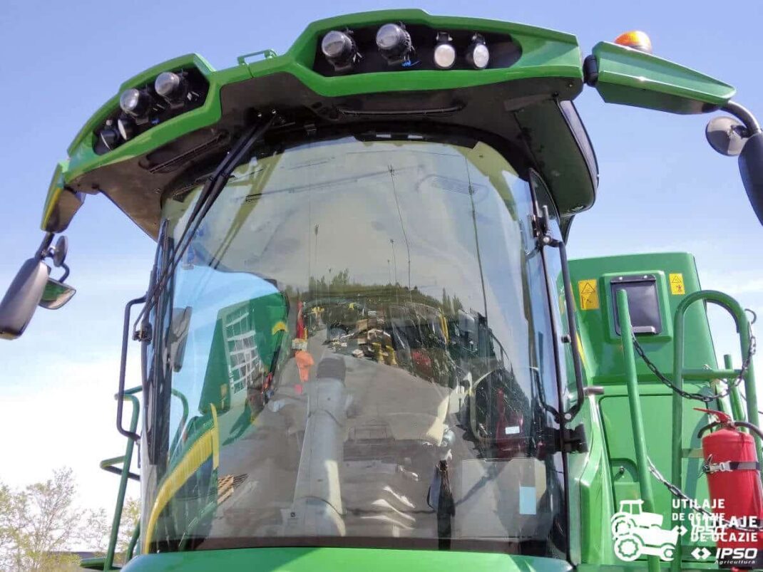 John Deere S780i + Header paioase