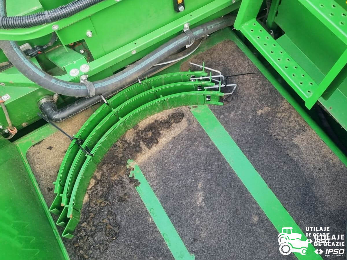 John Deere S780i + Header paioase