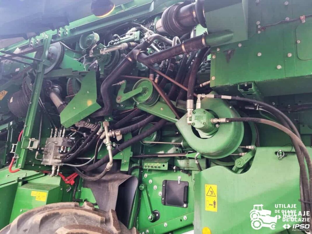 John Deere S780i + Header paioase