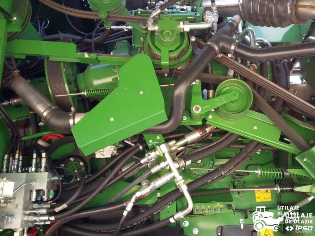 John Deere S780i + Header paioase