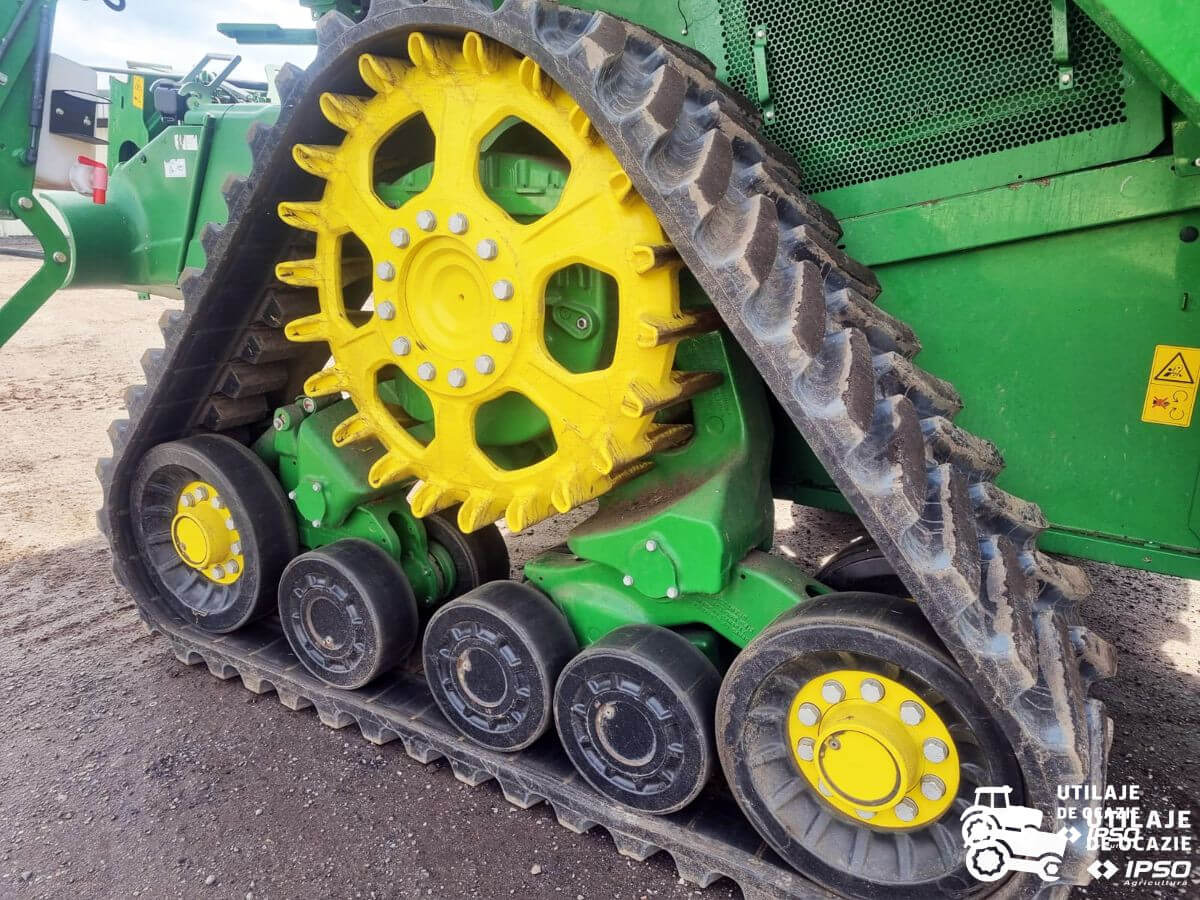 John Deere S780i + Header paioase
