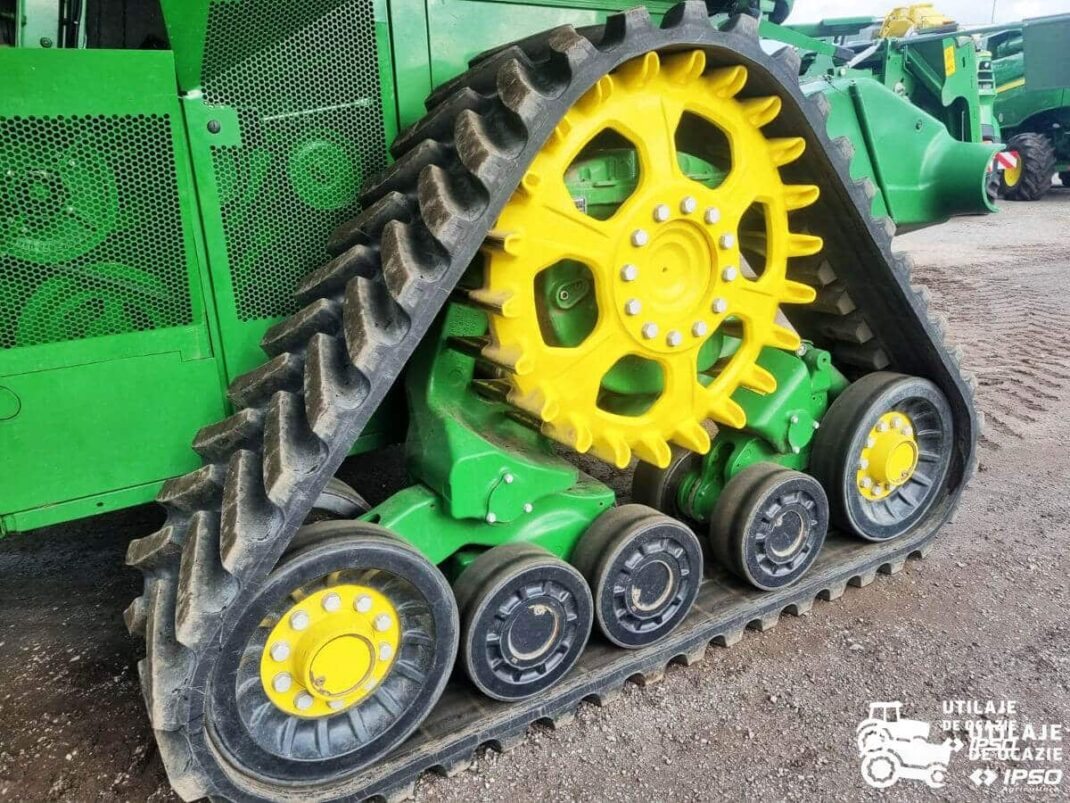 John Deere S780i + Header paioase