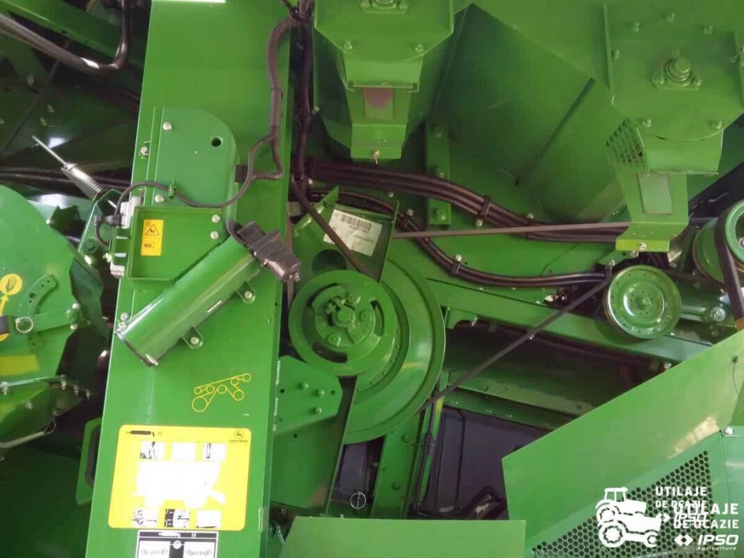 John Deere S780i + Header paioase