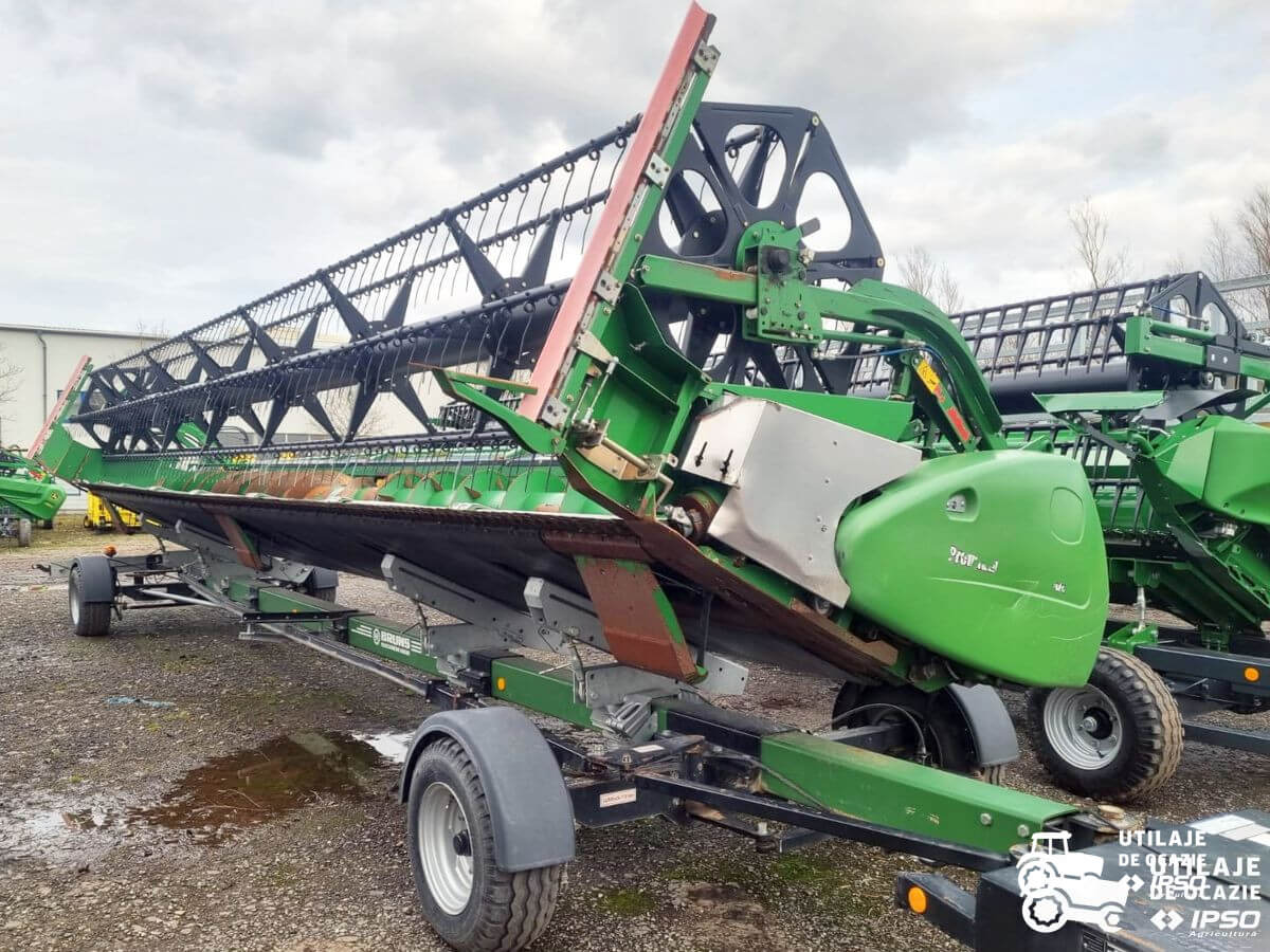 John Deere S780i + Header paioase