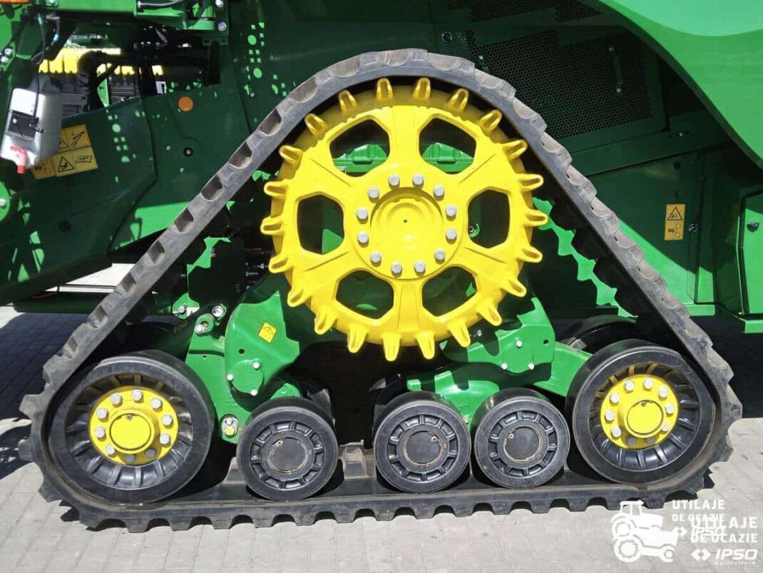 John Deere S780i + Header paioase