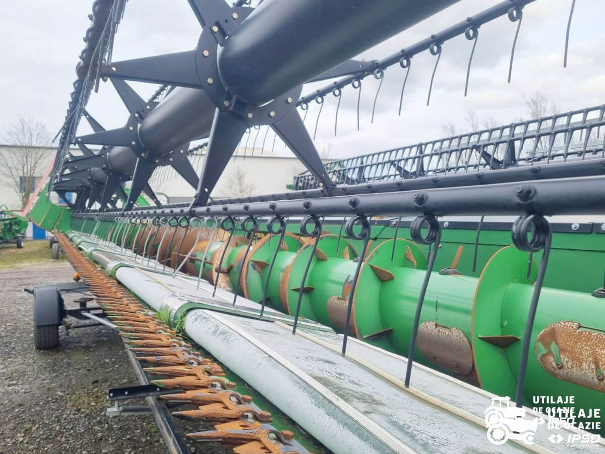 John Deere S780i + Header paioase