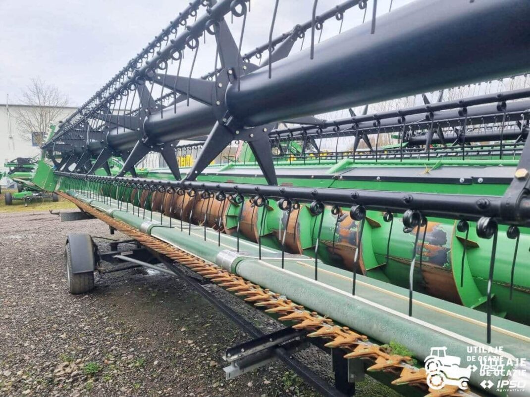 John Deere S780i + Header paioase